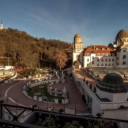 I * Budapest