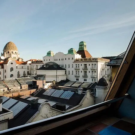 I * Budapest