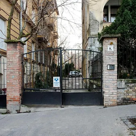 I Apartment