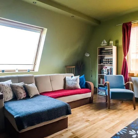 I Apartment *