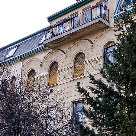 Апартаменты I *